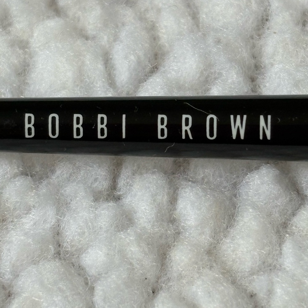 Bobbi Brown Angle Eye Shadow Brush - Picture 5 of 7